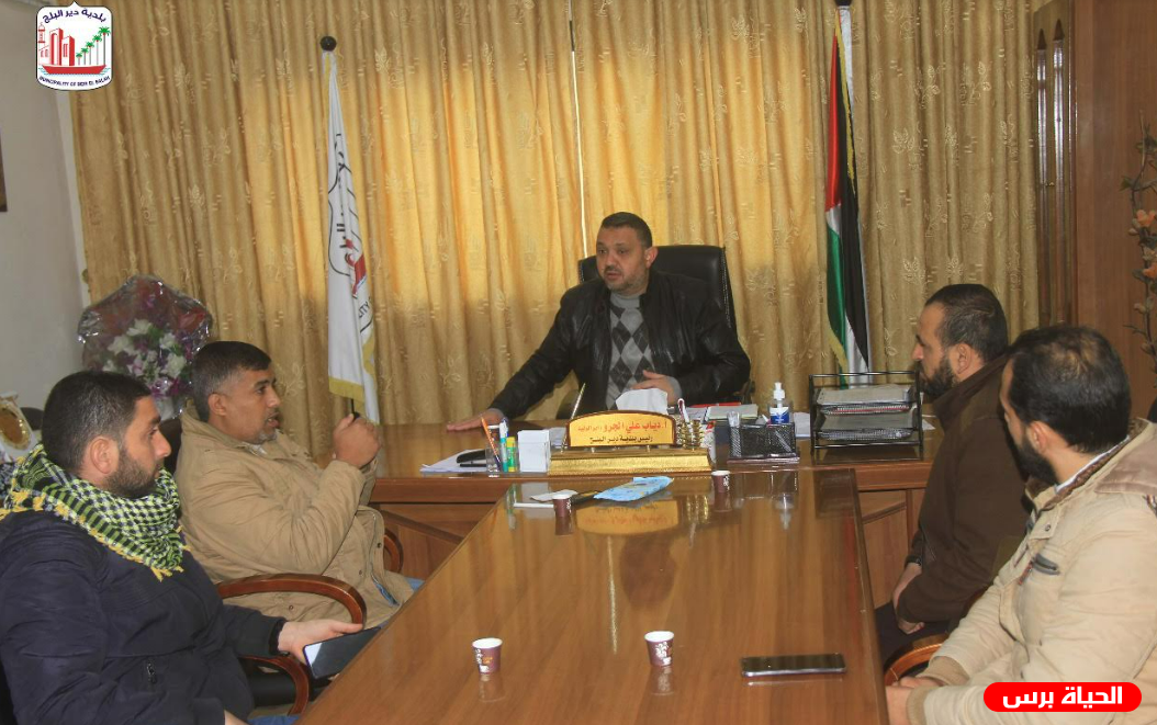 بلدية دير البلح تعقد إجتماعاً طارئاً لبحث معالجة آثار المنخفض الجوي